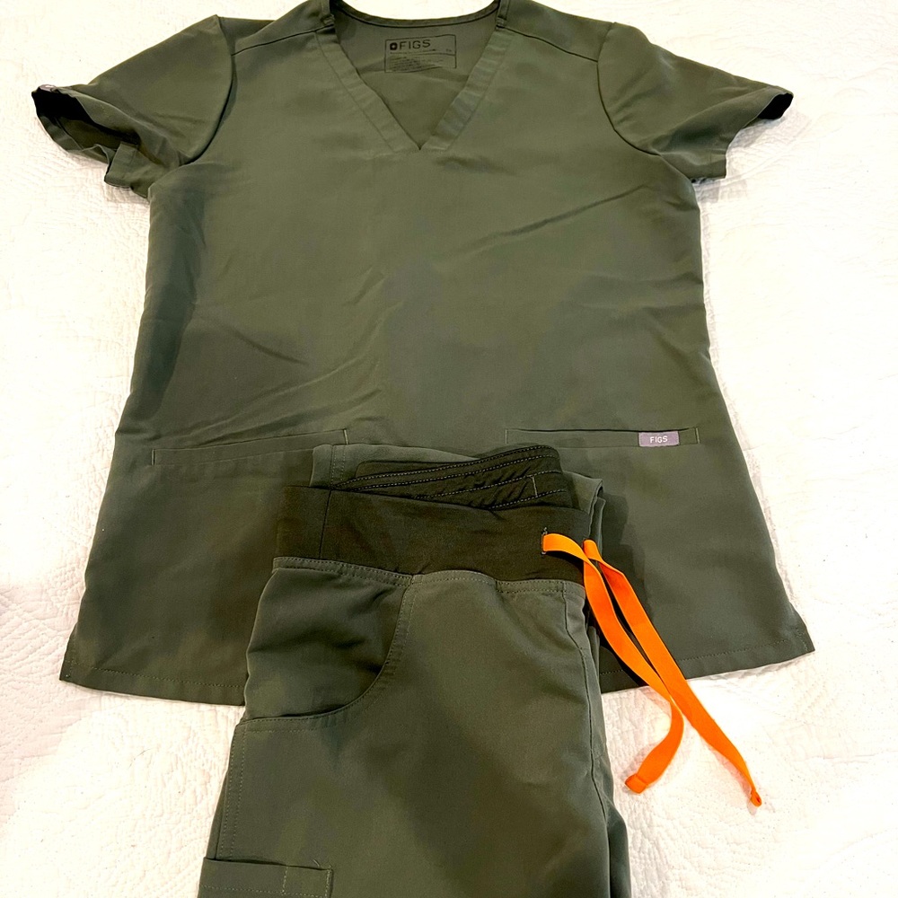 Miss cargo scrub pants (s) and three pocket scrub top (xs)